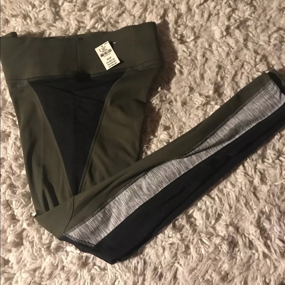 NEW VS PINK ultimate leggings XS - Picture 2 of 3